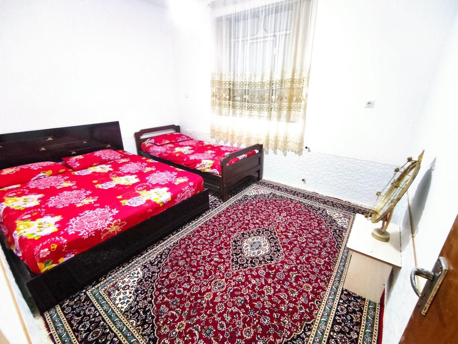 ۲خوابه۶تخت حیاط و بالکن دربست نزدیک بازارچه وساحل|اجارهٔ کوتاه‌مدت آپارتمان و سوئیت|آستارا, |دیوار