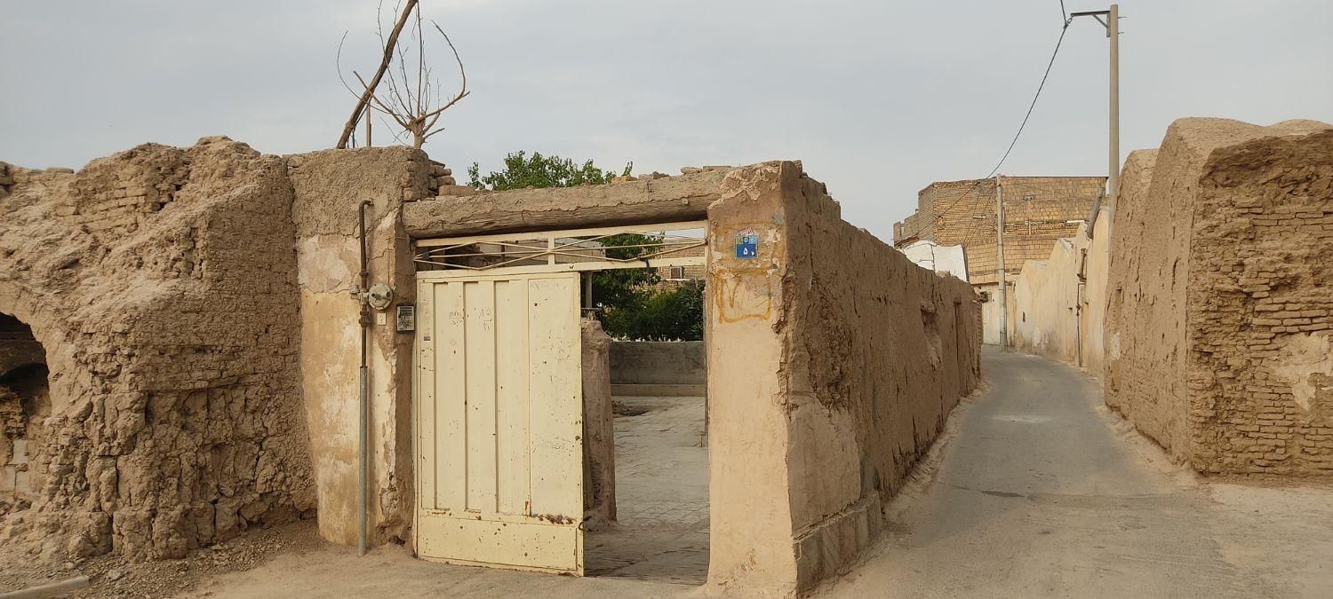 خانه کلنگی قابل سکونت به وسعت ۶۰۰ متر مربع|فروش زمین و ملک کلنگی|اصفهان, عاشق‌آباد|دیوار