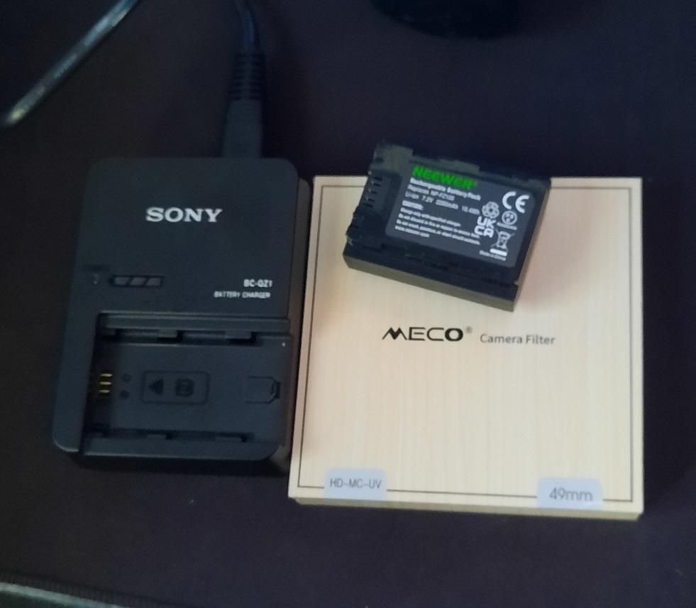 شارژر و باتری دوربین sony|دوربین عکاسی و فیلم‌برداری|همدان, |دیوار