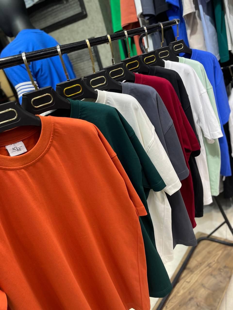 تیشرت ساده|لباس|فردیس, منظریه|دیوار