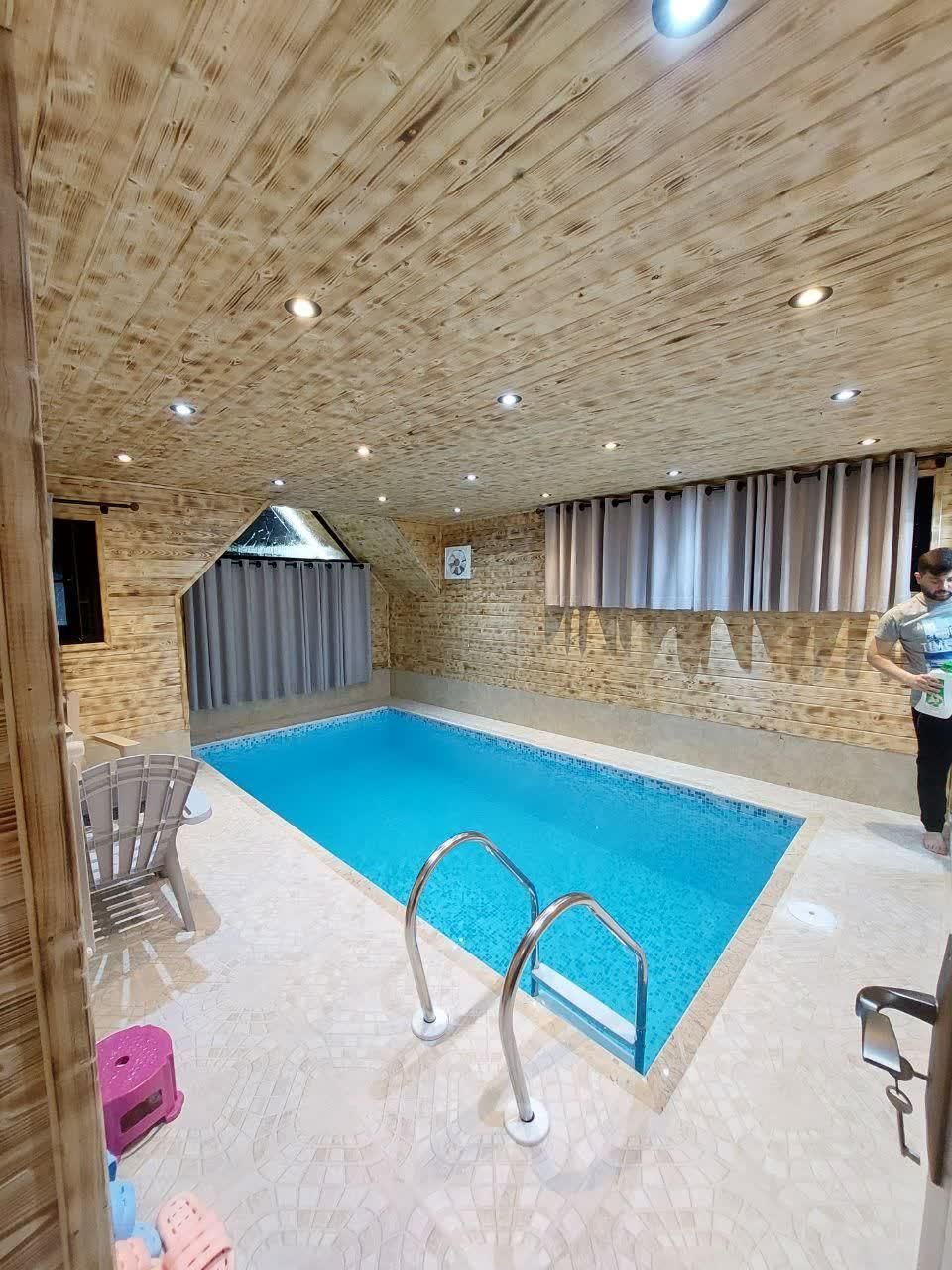 کلبه سویسی لاک چری بااستخر باکد 450|اجارهٔ کوتاهمدت ویلا و باغ|رامسر, |دیوار