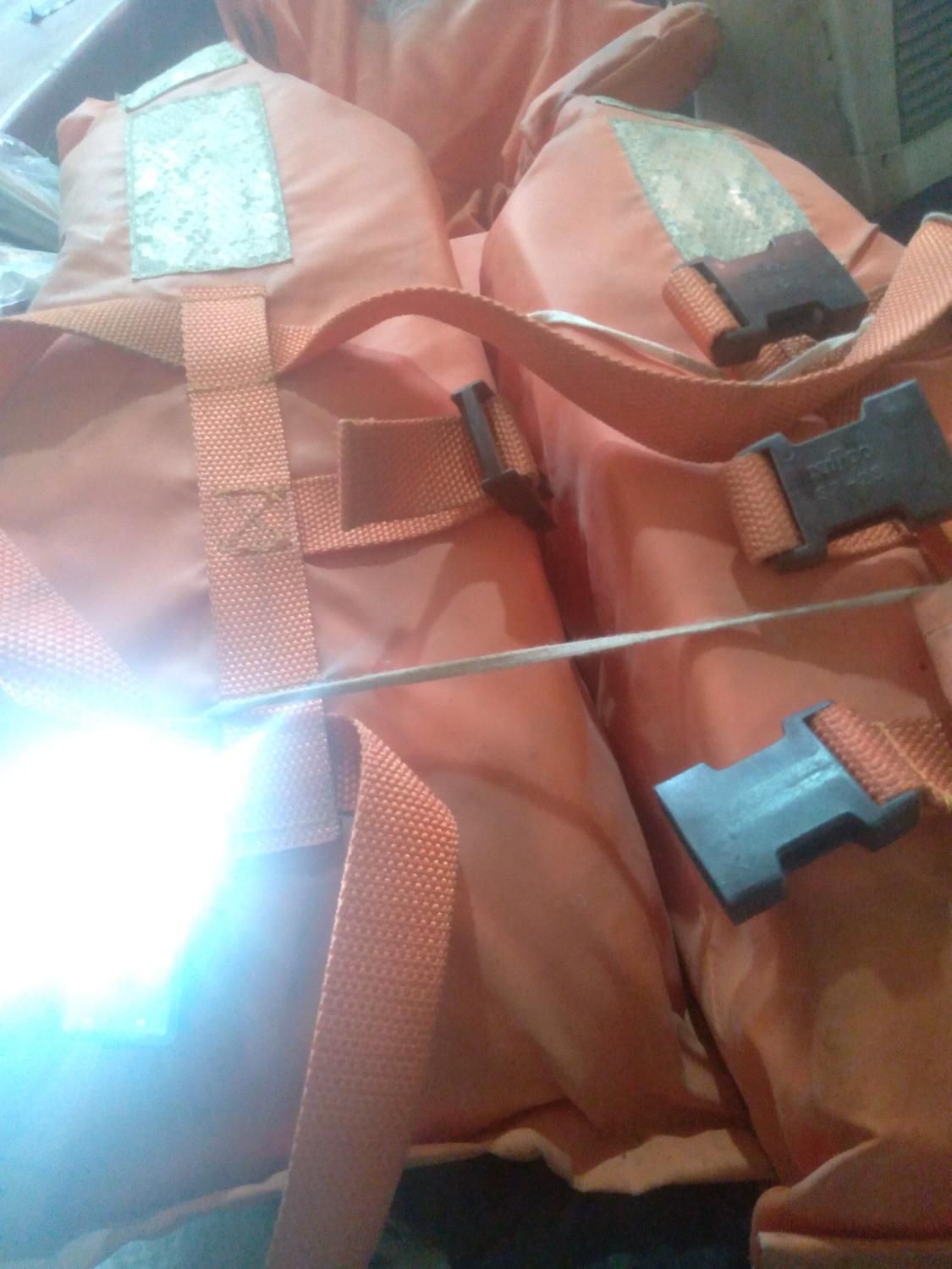 جلیقه شنا و نجات اصلی وارداتی دارای چراغ لیتیوم|غواصی و ورزش‌های آبی|قرچک, مهدیه|دیوار