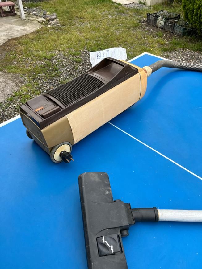 جاروبرقی عتیقه الکترلوکس اصل انگلیس روشن|جاروبرقی، جارو شارژی، بخارشو|رشت, گلسار|دیوار