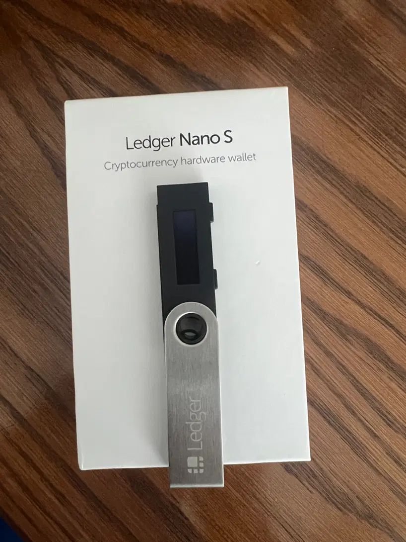 کیف پول سخت افزاری Ledger Nano S|قطعات و لوازم جانبی رایانه|رشت, معلم|دیوار
