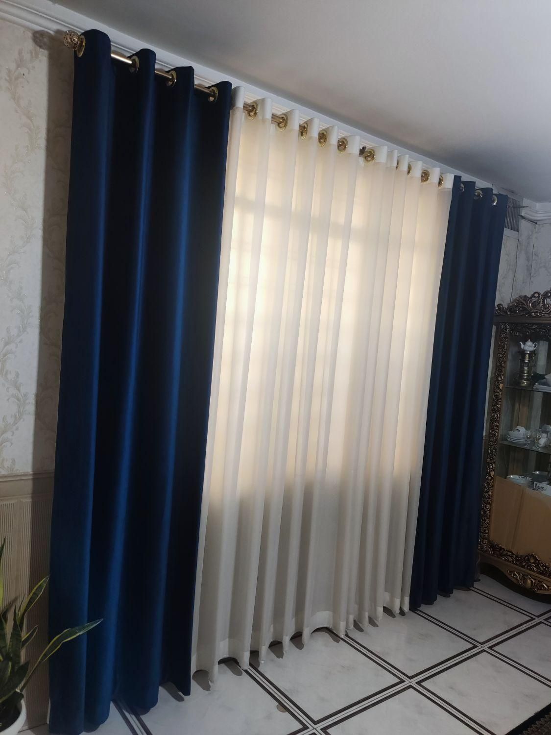 پرده پانچ مخمل رنگ سورمه ای آبی|پرده، رانر، رومیزی|شیراز, کوشک میدان|دیوار
