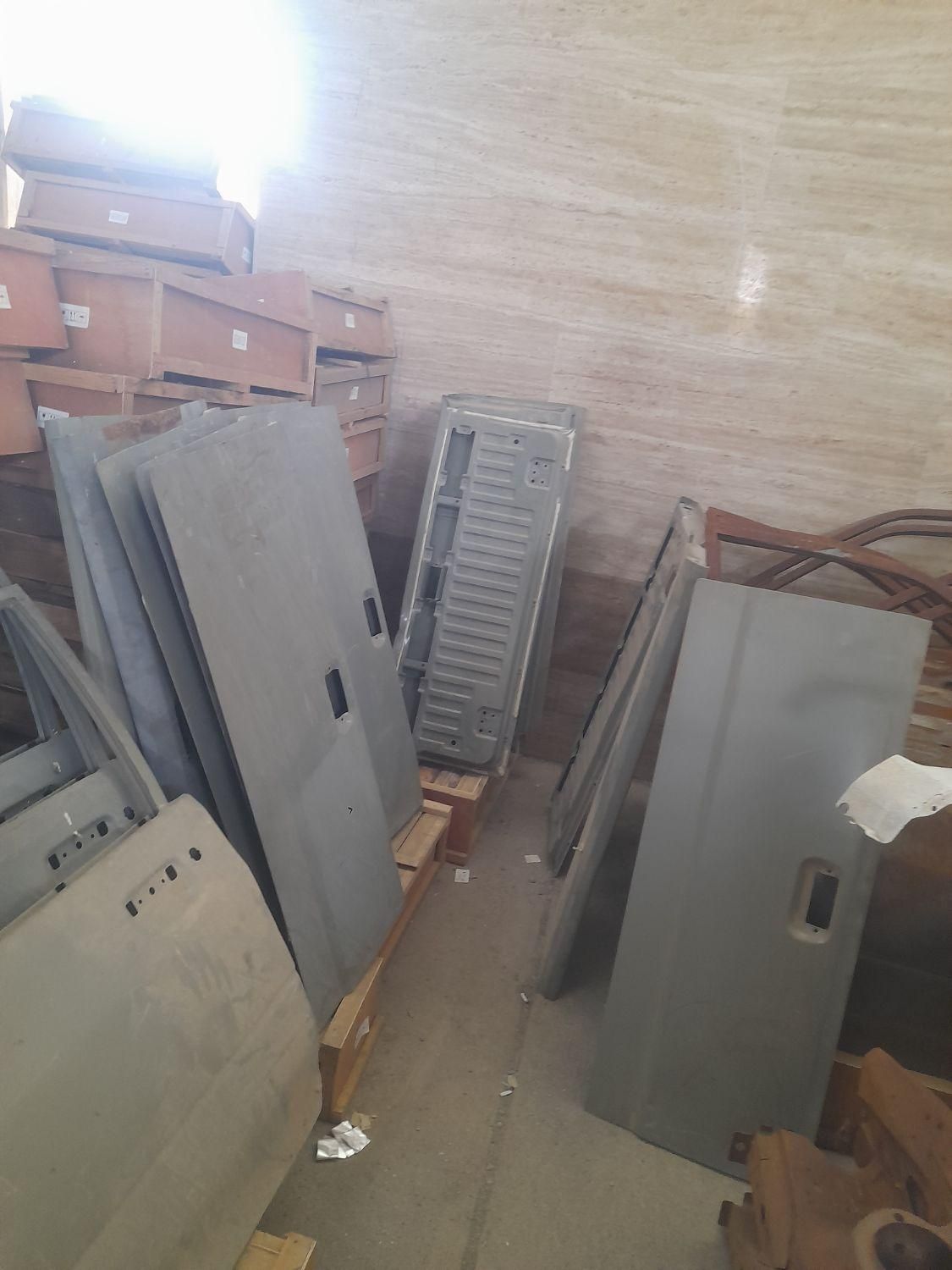 در عقب پراید وانتی آستر زده و رنگ شده|قطعات یدکی و لوازم جانبی|ساوه, |دیوار