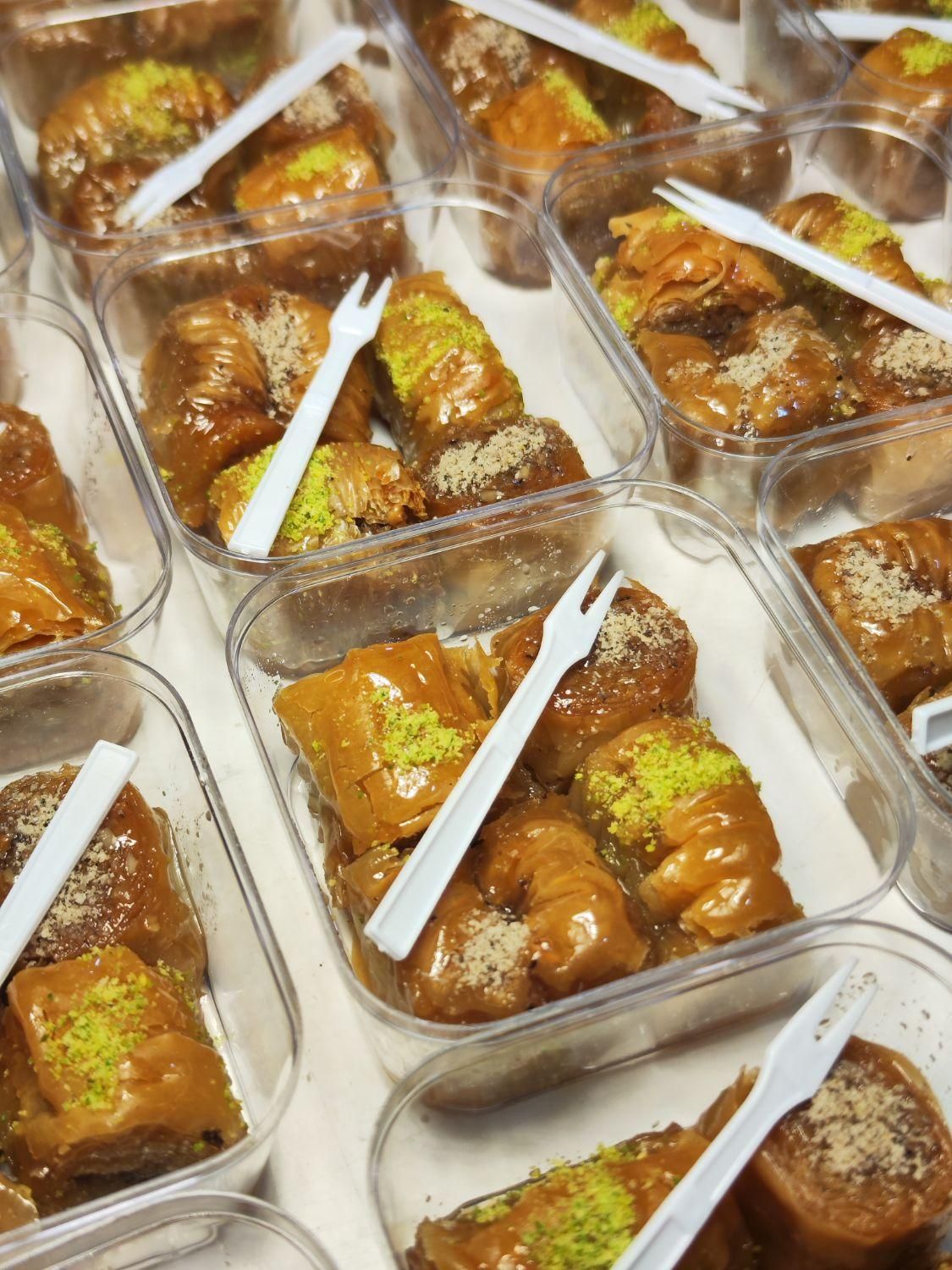 تولید انواع باقلوا استانبولی و رشته ای و خمیر|خوردنی و آشامیدنی|تهران, خاک سفید|دیوار