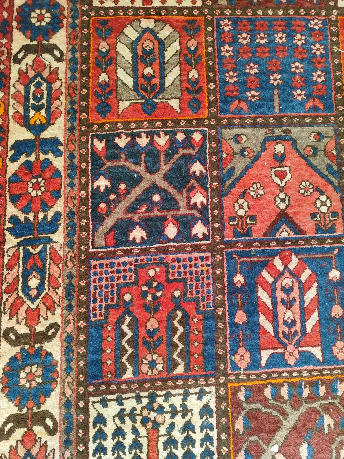 دوعدد قالی دست باف با طرح چهار خشت 65 ساله شهرکردی|فرش|اصفهان, رهنان|دیوار