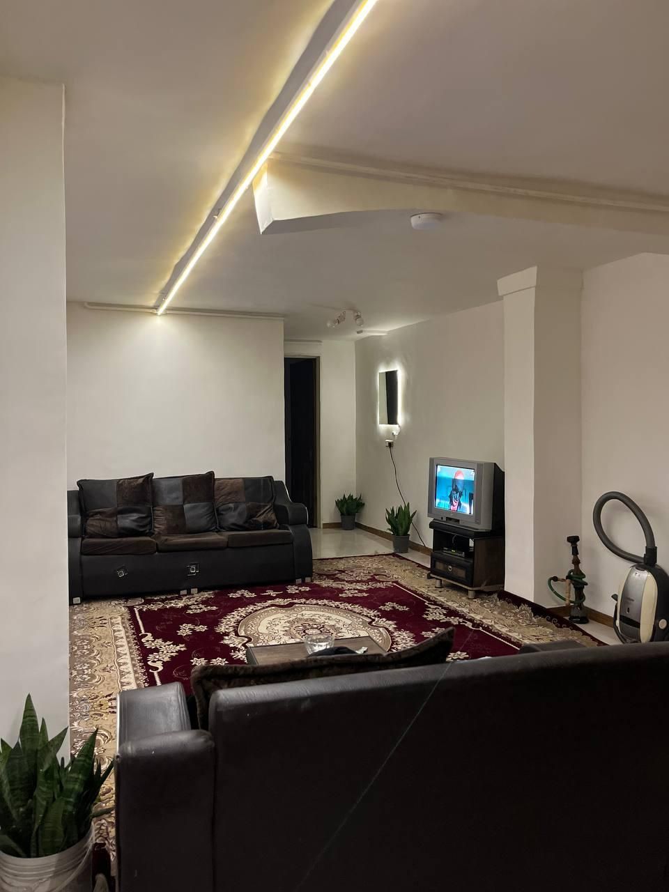 سوئیت تمیز و خانوادگی|اجارهٔ کوتاه‌مدت آپارتمان و سوئیت|رشت, پستک|دیوار