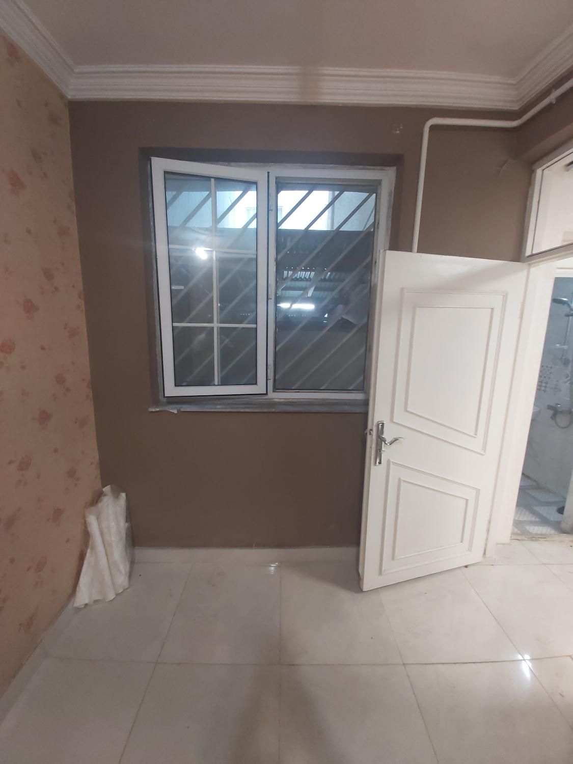 اجاره  تک خواب تجاری معلم|اجارهٔ دفتر کار، اتاق اداری، مطب|رشت, معلم|دیوار