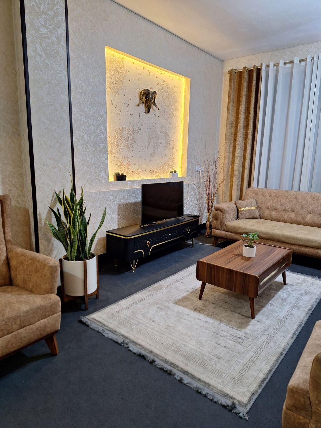 منزل مبله مرکز شهر|اجارهٔ کوتاهمدت آپارتمان و سوئیت|شیراز, باغ تخت|دیوار