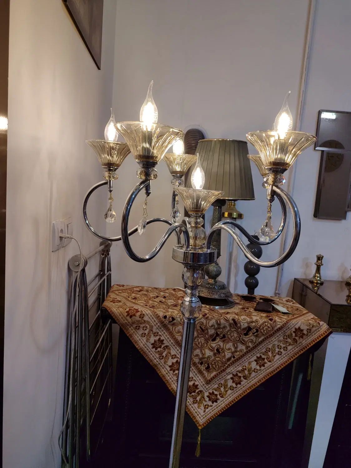 لوستر کنار سالنی|لوستر و چراغ آویز|مشهد, خواجه ربیع|دیوار