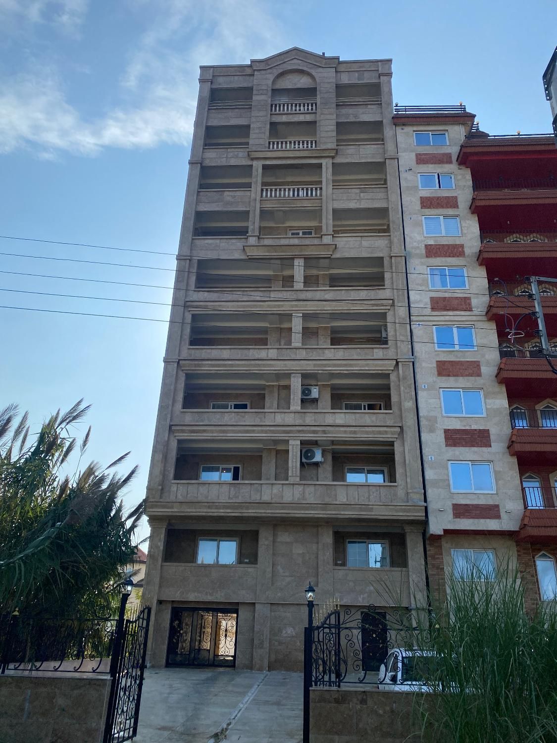 ویلا رو به دریا پشت. نما. دشت سر جاده اصلی|اجارهٔ کوتاهمدت ویلا و باغ|فرح آباد, |دیوار