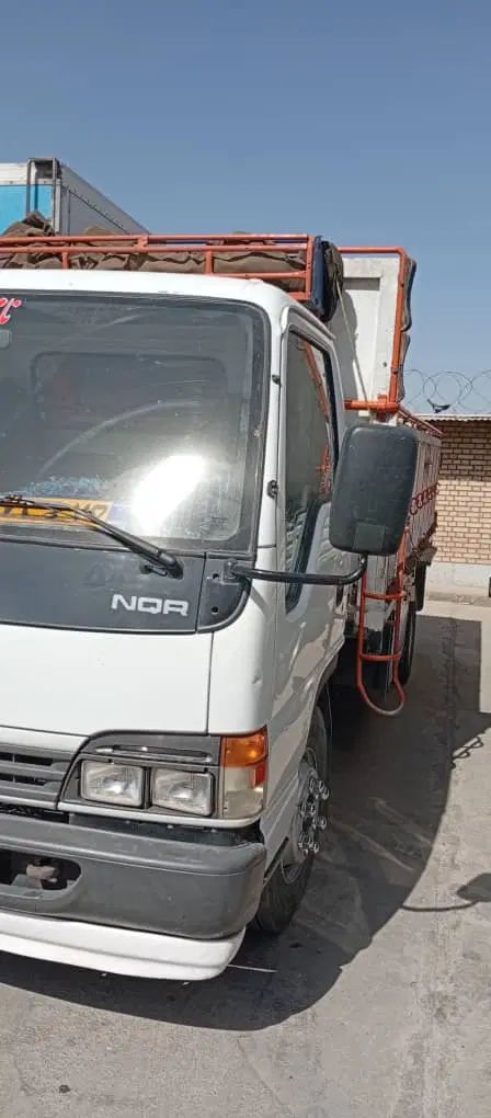 ایسوزو ۶تن چهار چراغ فابریک ژاپنی سه پلمپ مدل ۱۳۸۵|خودرو سنگین|اسلام‌شهر, شاطره|دیوار