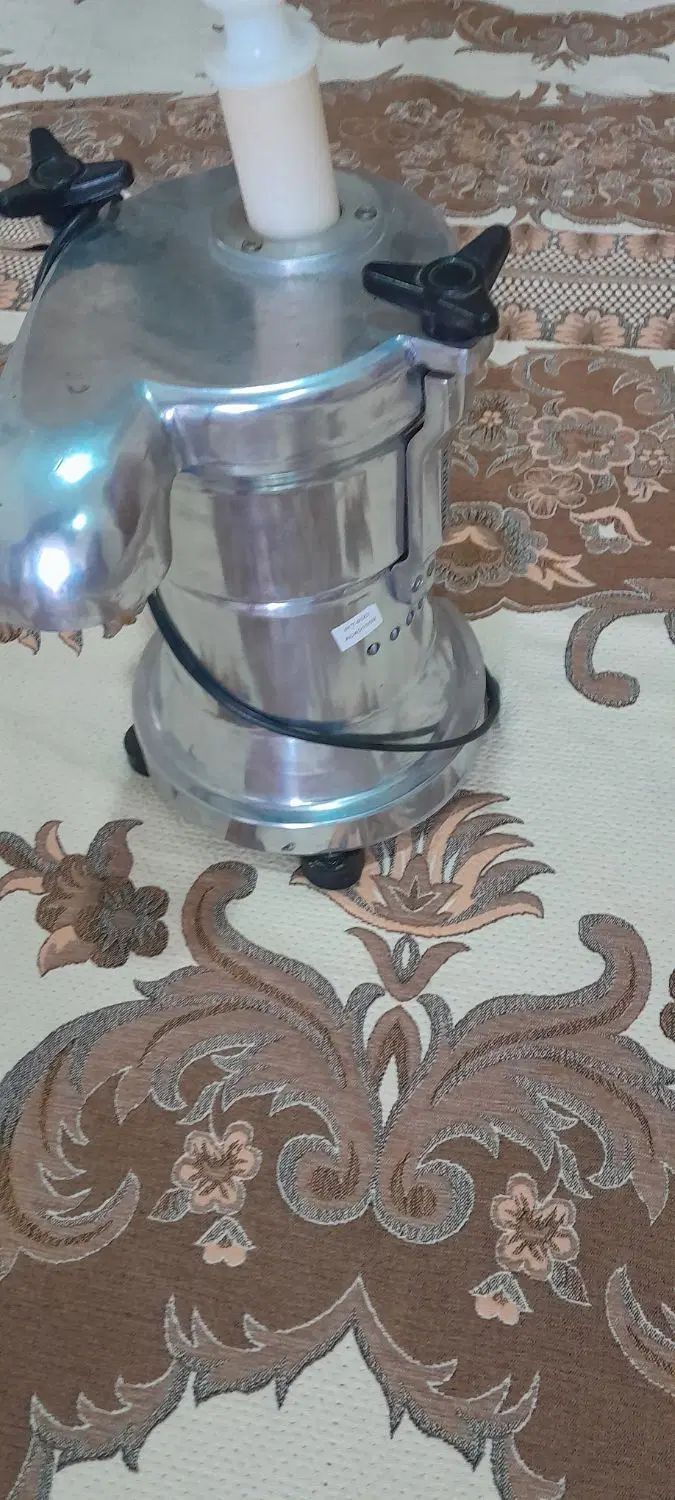 ‌دستگاه ابمیوه گیری ای تک در حد نو مقطوع|آبمیوه‌گیر و آب‌مرکبات‌گیر|تهران, جمهوری|دیوار
