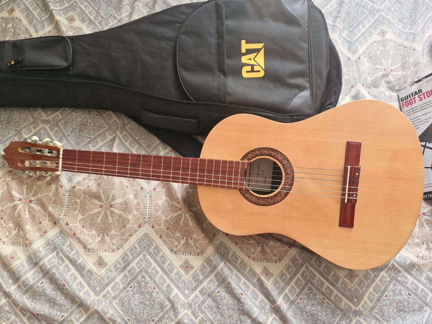 فروش گیتار نو نو با تمام وسایل هاش زیر قیمت بازار|گیتار، بیس، امپلیفایر|صدرا-فارس, فاز ۱|دیوار