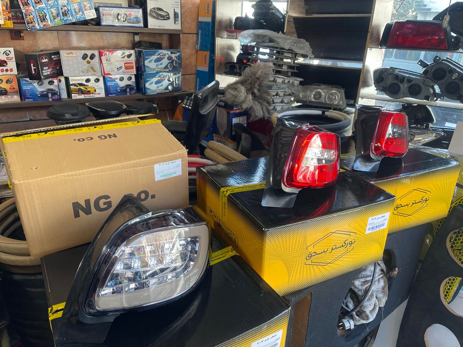 چراغ جلو و خطر عقب ۲۰۶ طرح 207 و 206صندوقدار sd|قطعات یدکی و لوازم جانبی|کرج, کمال‌شهر|دیوار