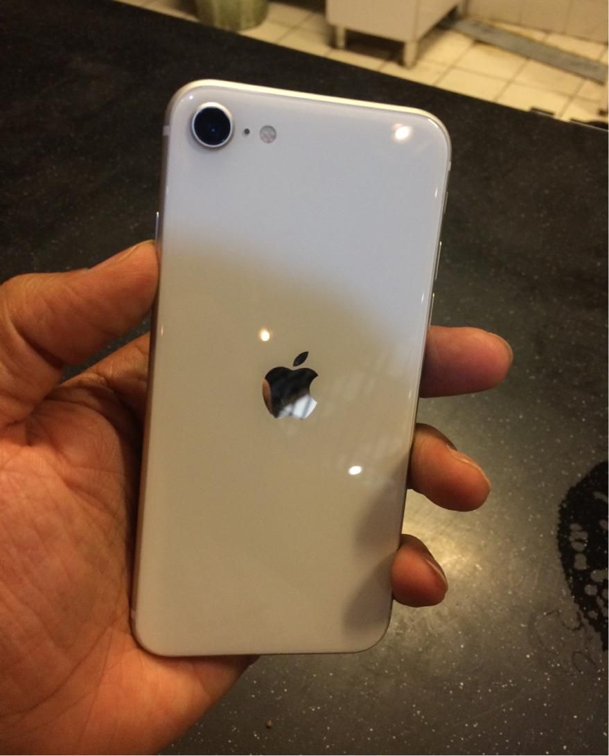اپل iPhone SE (2020) با حافظهٔ ۱۲۸ گیگابایت|موبایل|شاهین‌شهر, خانه کارگر|دیوار