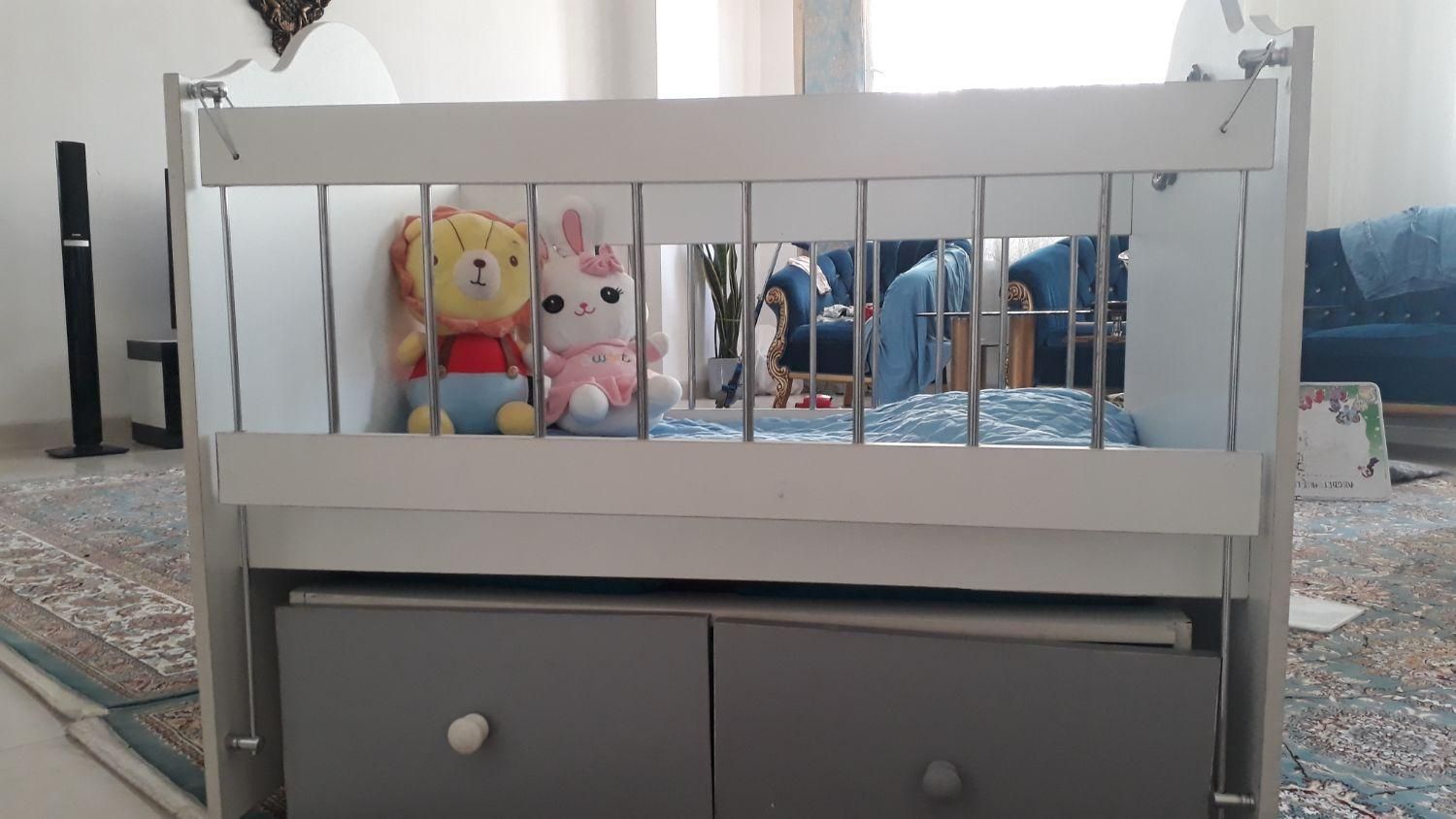 تخت کنار مادر (گهواره)|تخت و سرویس خواب|شهریار, شهریار|دیوار