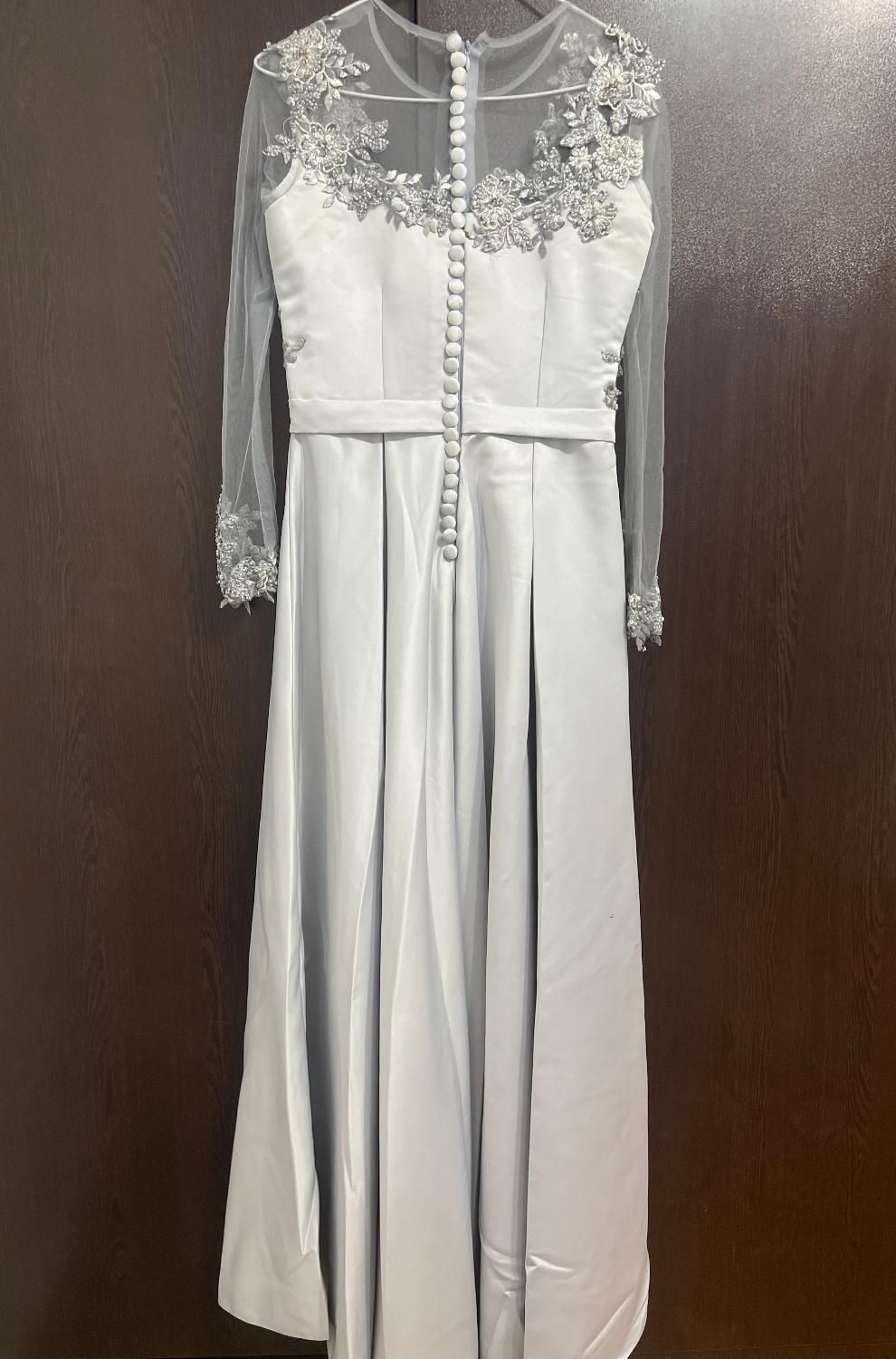 لباس مجلسی دنباله دار|لباس|رشت, کوی حسینی|دیوار