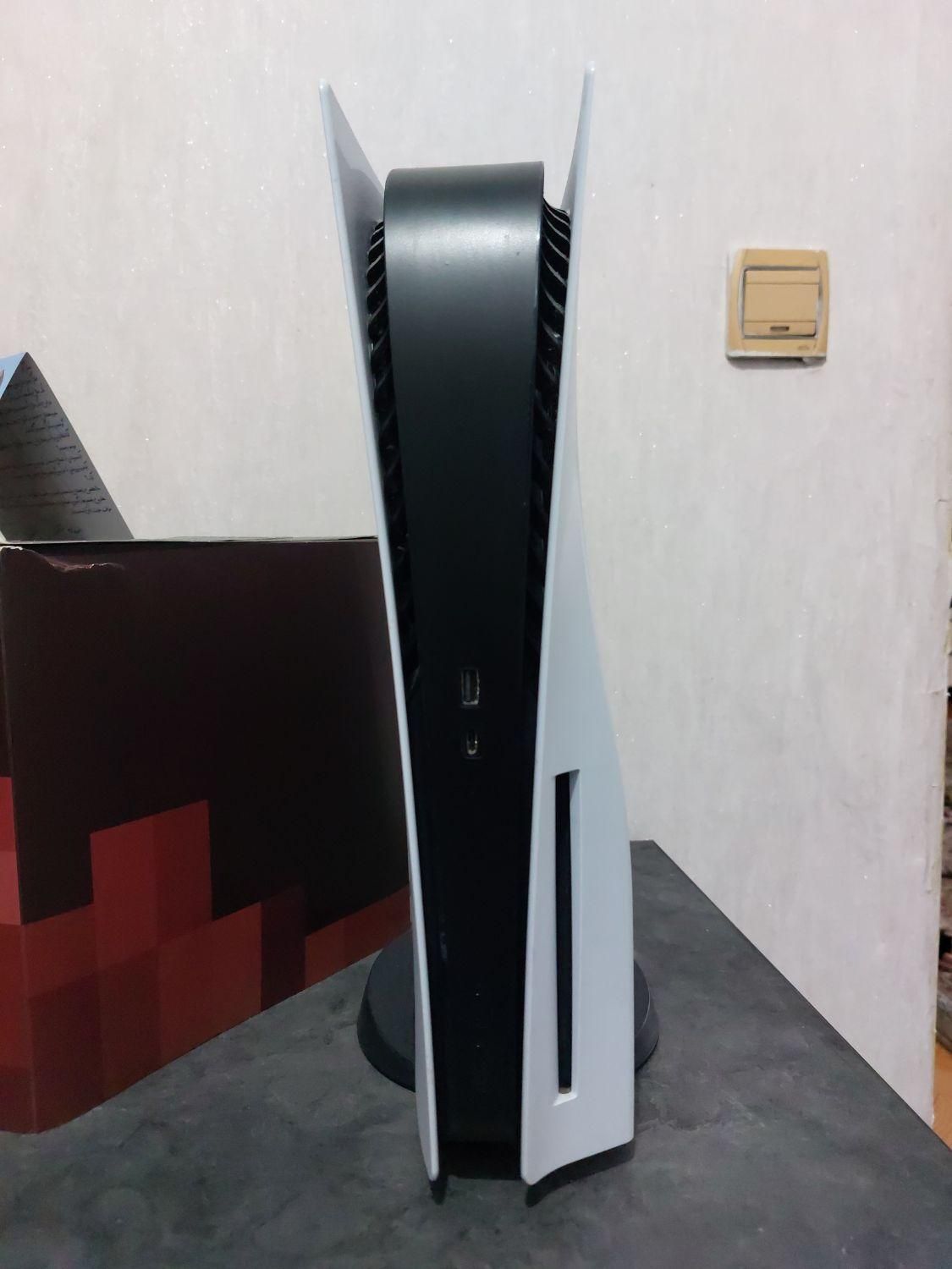 ps5 به همراه ۲ دسته و یک دیسک بازی کاملا نو|کنسول، بازی ویدئویی و آنلاین|تهران, تهرانپارس شرقی|دیوار