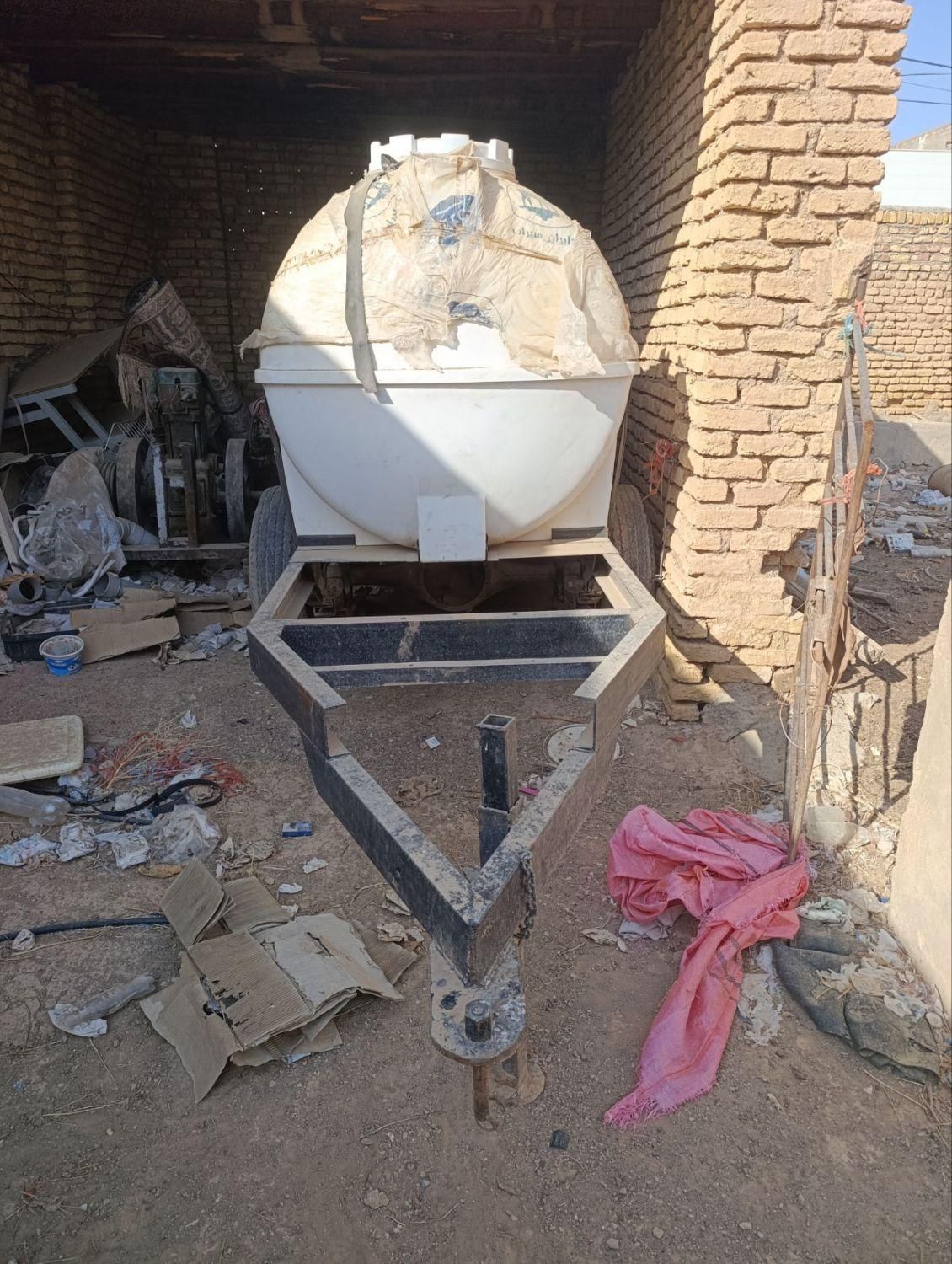 سلام. تانکر ۲۰۰۰لیتری با شاسی محکم|ماشین‌آلات صنعتی|برخوار, |دیوار