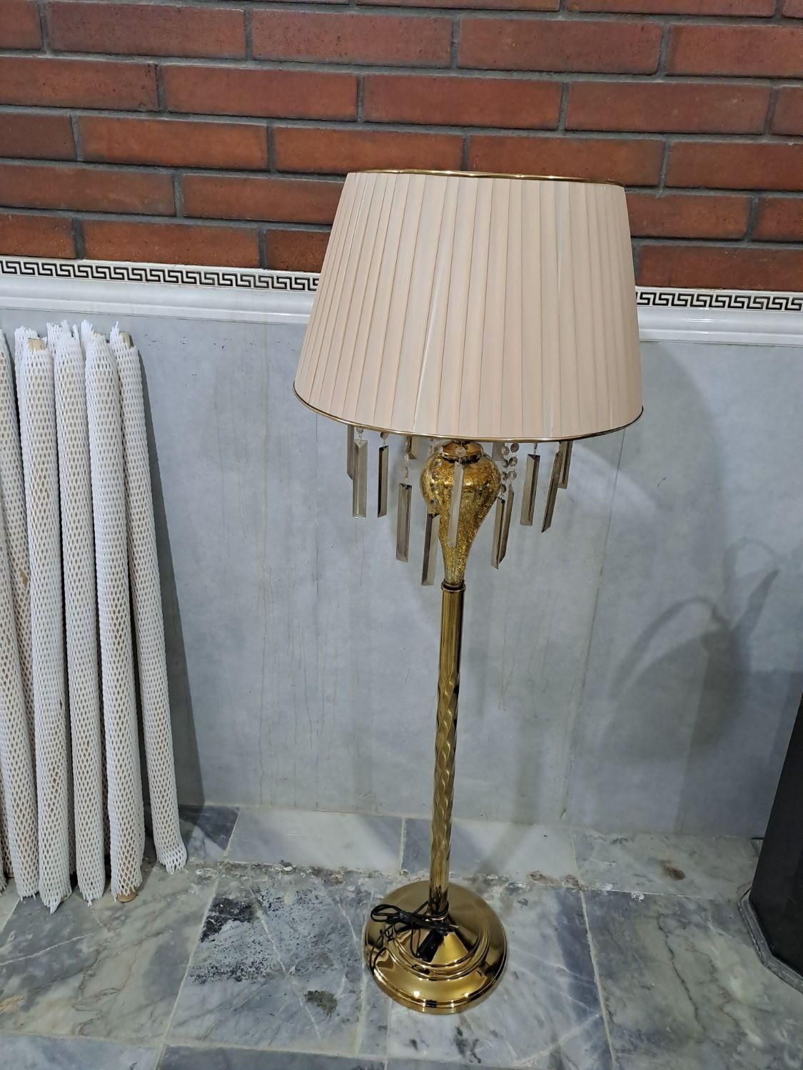 آباژور با آویز کوتاه|چراغ خواب و آباژور|خرم‌آباد, |دیوار