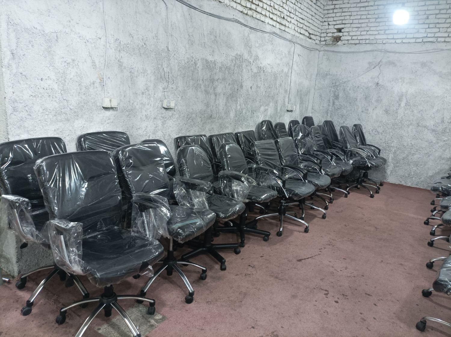 صندلی اداری گردون|دفتر کار|مشهد, طلاب|دیوار