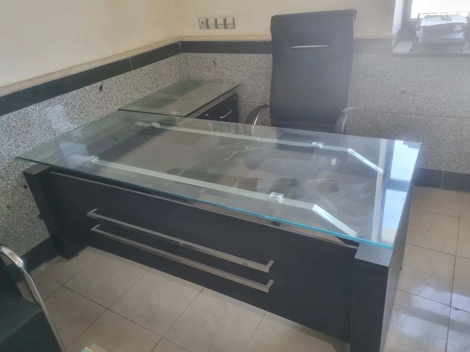 فروش میز مدیریتی همراه با صندلی برند نیلپر|مبلمان اداری|کرمانشاه, |دیوار