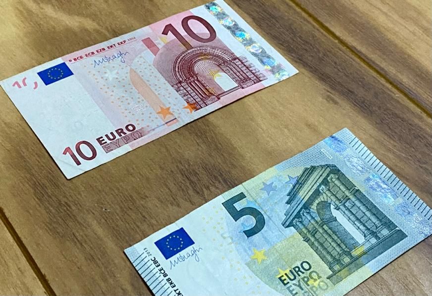 دو برگ اسکناس کلکسیونی 10 و 5 یورو اتحادیه اروپا|کلکسیون سکه، تمبر، اسکناس|تهران, آبشار|دیوار