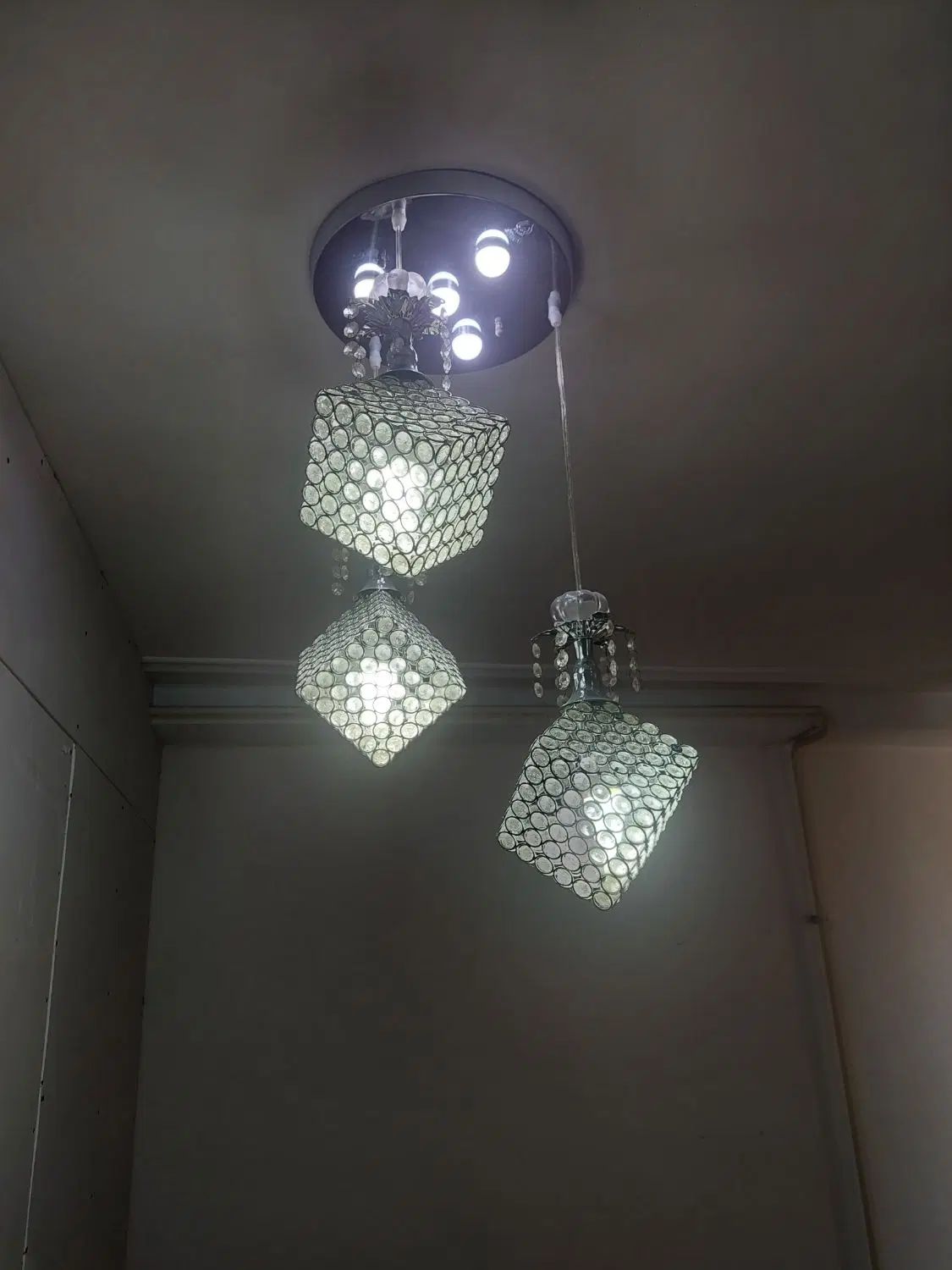 لوستر ۳شاخه کریستال|لوستر و چراغ آویز|رشت, فرزانه|دیوار