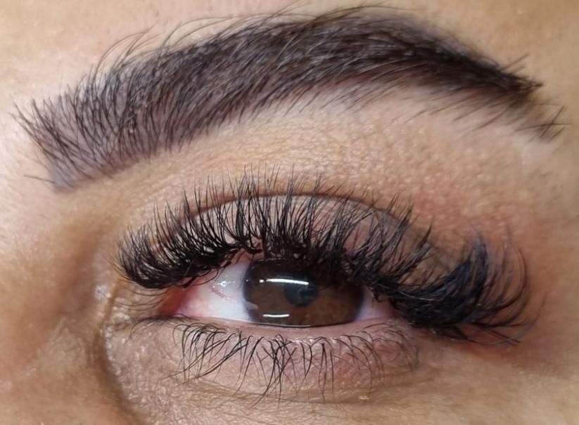 مدل برای اکتنشن مژه|خدمات آرایشگری و زیبایی|اصفهان, تخت فولاد|دیوار