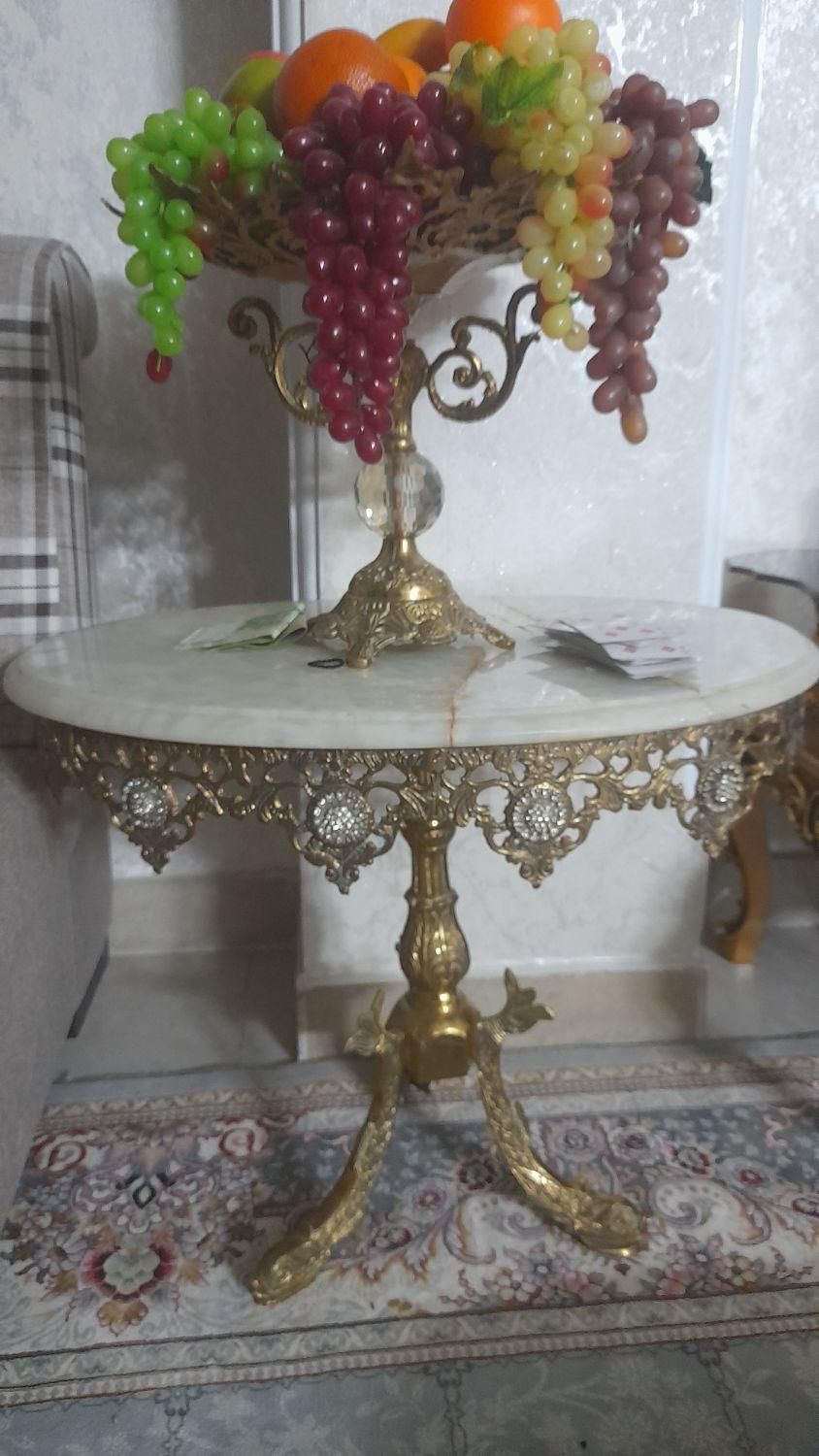 دوعدد میز عسلی میز تلفن یا گلدان برنجی برنزی|صنایع دستی و سایر لوازم تزئینی|تهران, شادآباد|دیوار