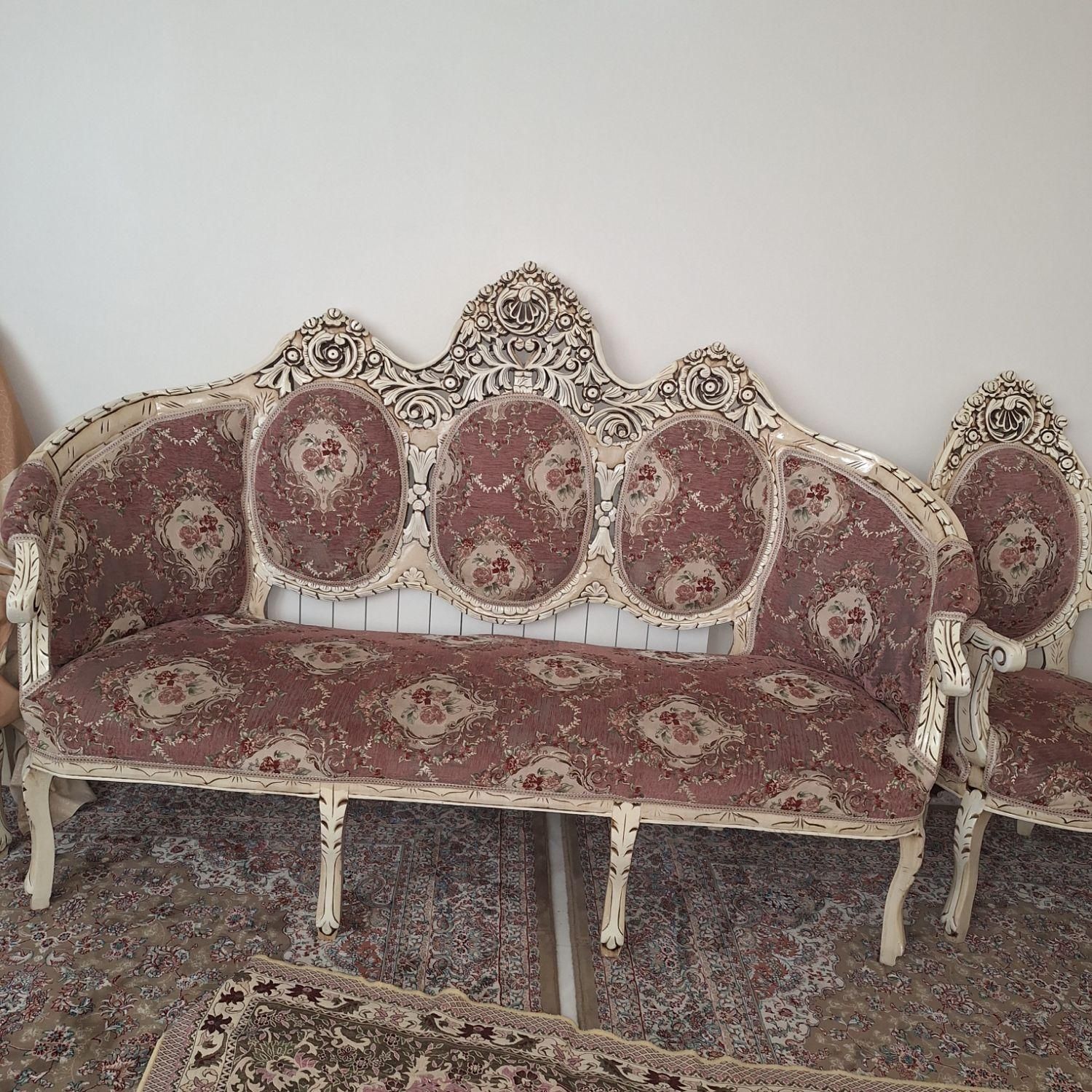 مبل سلطنتی ۹ نفره با کاور پارچه ای سالم چوب گردو|مبلمان خانگی و میز عسلی|تهران, تهرانپارس شرقی|دیوار