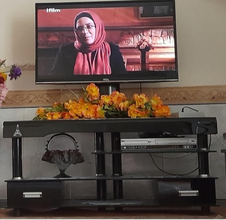 میز تلویزیون چوبی ۱ و ۵۰۰ و میز شیشه ای ۵۰۰|میز تلویزیون|کردکوی, |دیوار