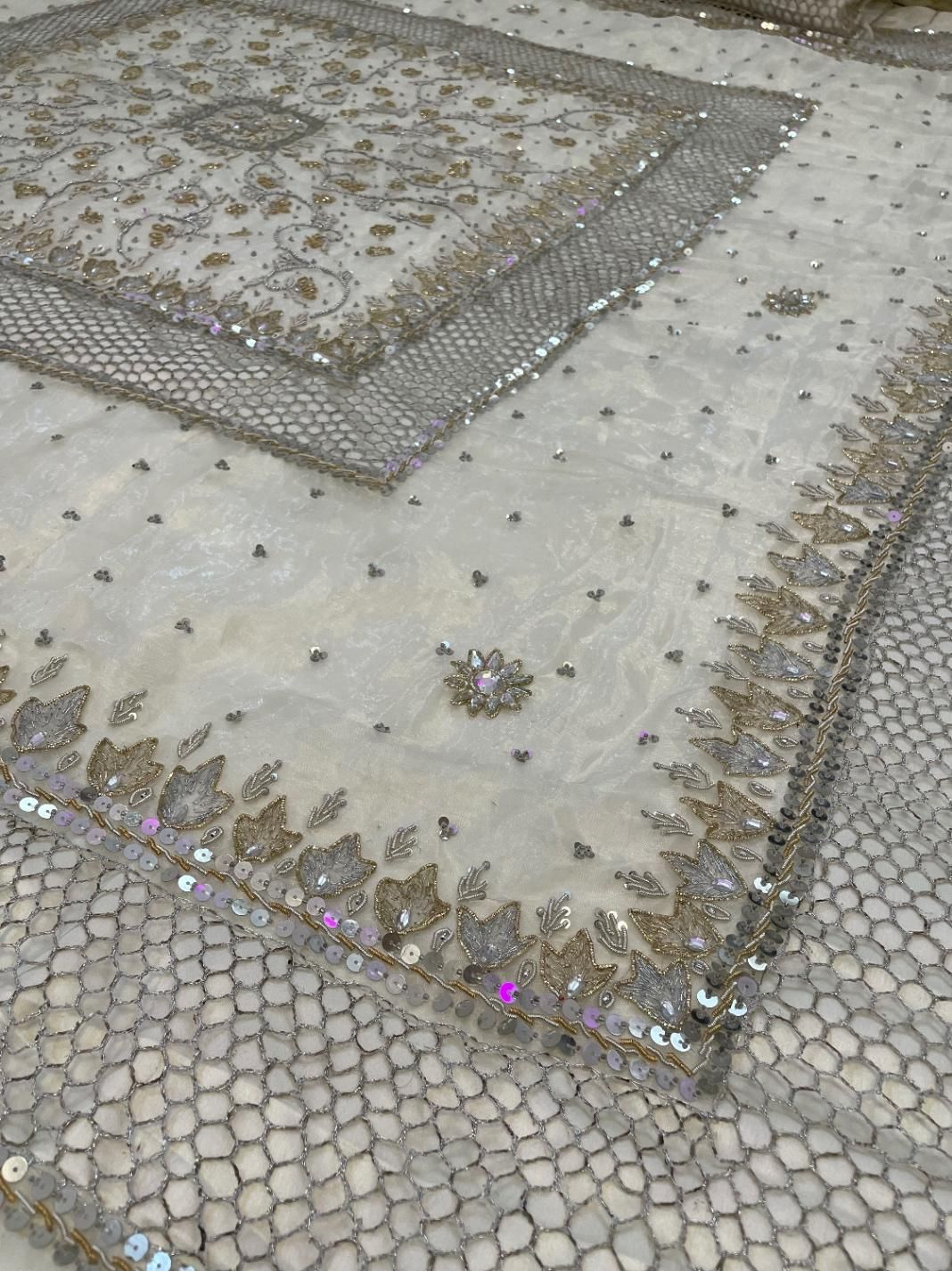 رو تختی عروس کار شده با دست|سرویس روتختی|اصفهان, احمدآباد|دیوار