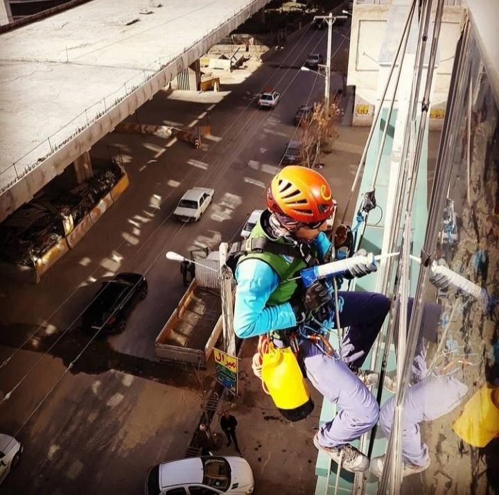 کار در ارتفاع سهرابی پیچ سنگ نما بند کشی عایق نانو|خدمات پیشه و مهارت|کرمانشاه, |دیوار