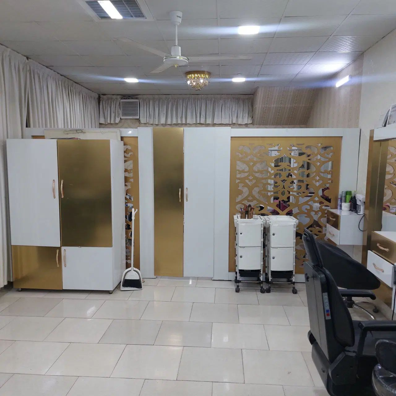 اجاره لاین و اتاق در سالن زیبایی دارای تابلو|اجارهٔ دفتر کار، اتاق اداری، مطب|مشهد, سرافرازان|دیوار