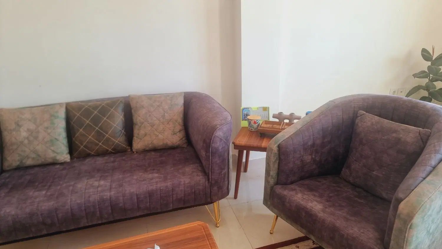 مبل ۴ نفره در حد نو|مبلمان خانگی و میز عسلی|رشت, کوی حسینی|دیوار