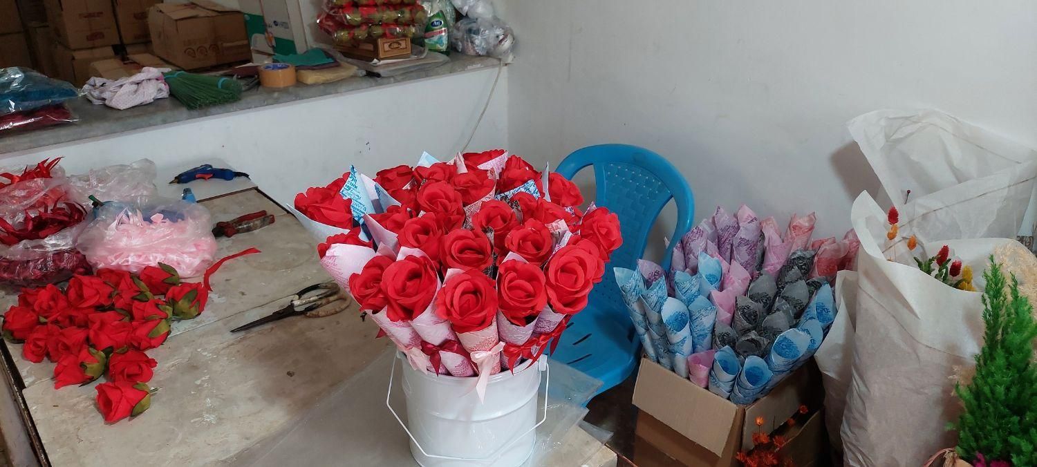 * تک شاخه کاغذی با گل رز باکارا قرمز *|گل مصنوعی|قرچک, |دیوار
