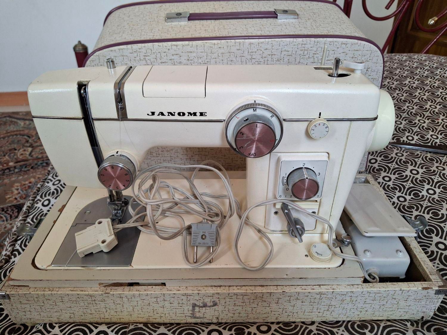 حراج فروی|چرخ خیاطی و ریسندگی|اصفهان, ملک‌شهر|دیوار