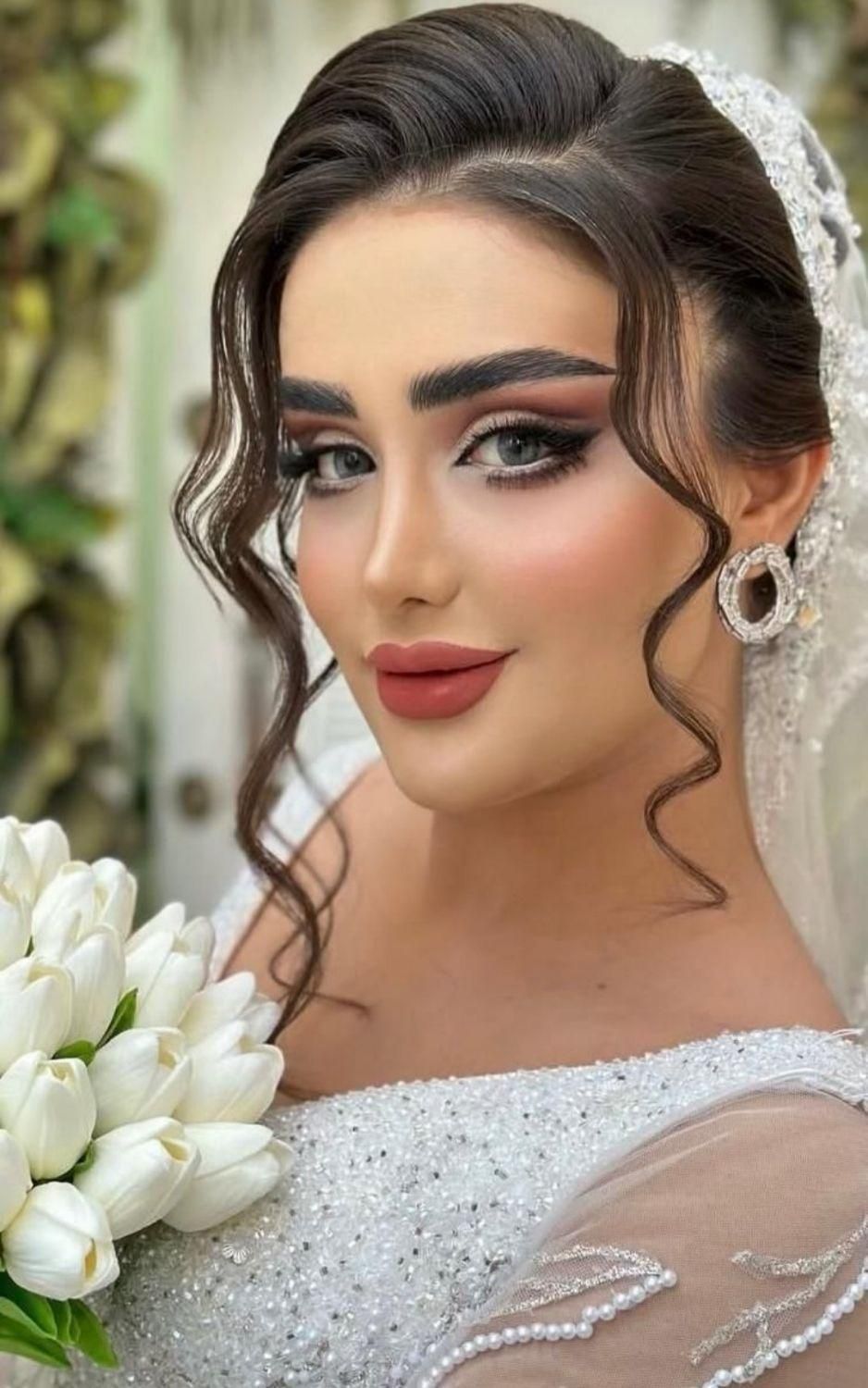 میکاپ شنیون آموزش رنگ مو ناخن مژه کراتین اصلاح|خدمات آرایشگری و زیبایی|زاهدان, |دیوار