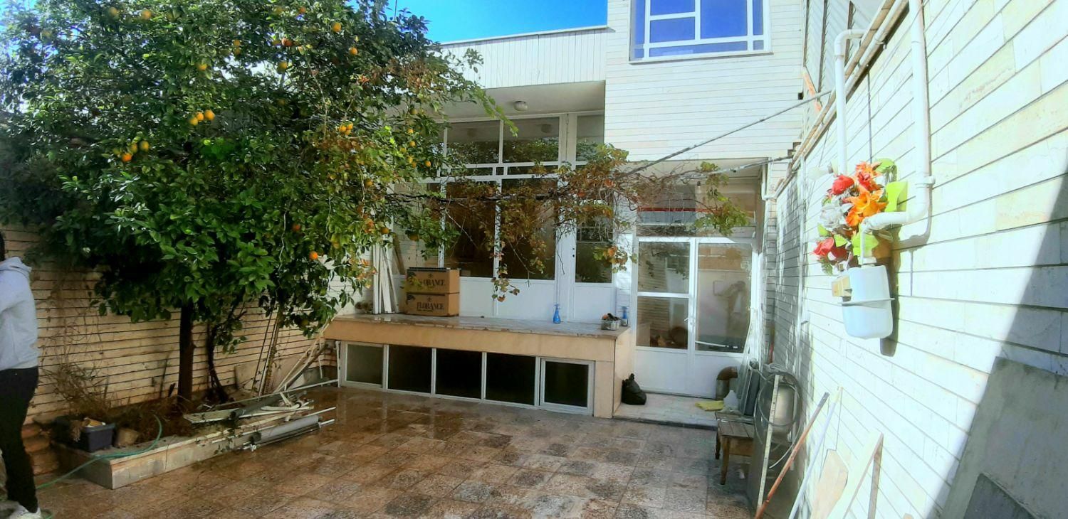 خانه ویلایی دلباز/ دو طبقه سند ششدا نگ|فروش خانه و ویلا|قم, چهل درخت|دیوار