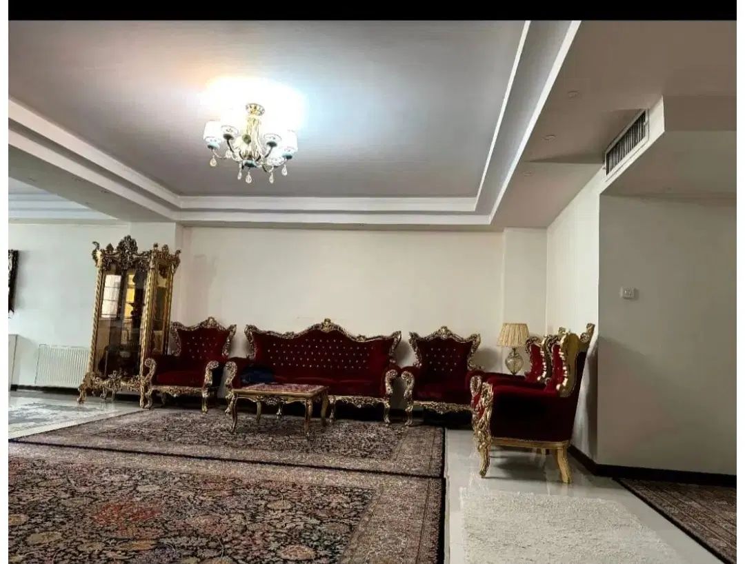 مبل سلطنتی ۹ نفره همراه با بوفه و میز عسلی|مبلمان خانگی و میز عسلی|تهران, شمس‌آباد|دیوار