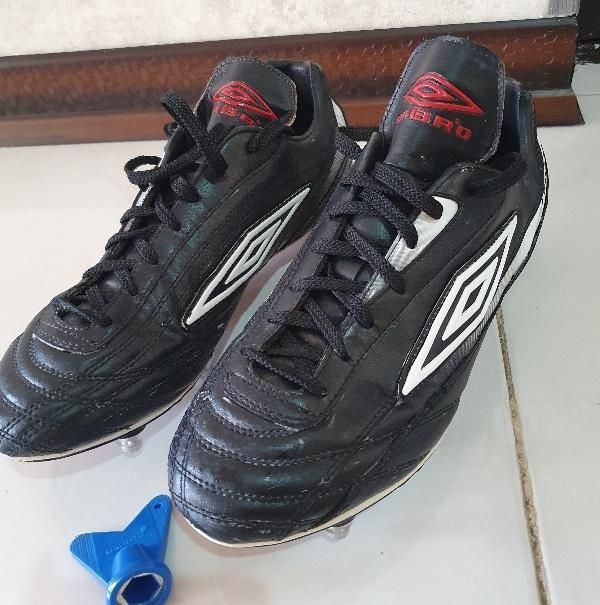 کفش فوتبال اورجینال UMBRO|ورزش‌های توپی|شیراز, دکتر حسابی|دیوار