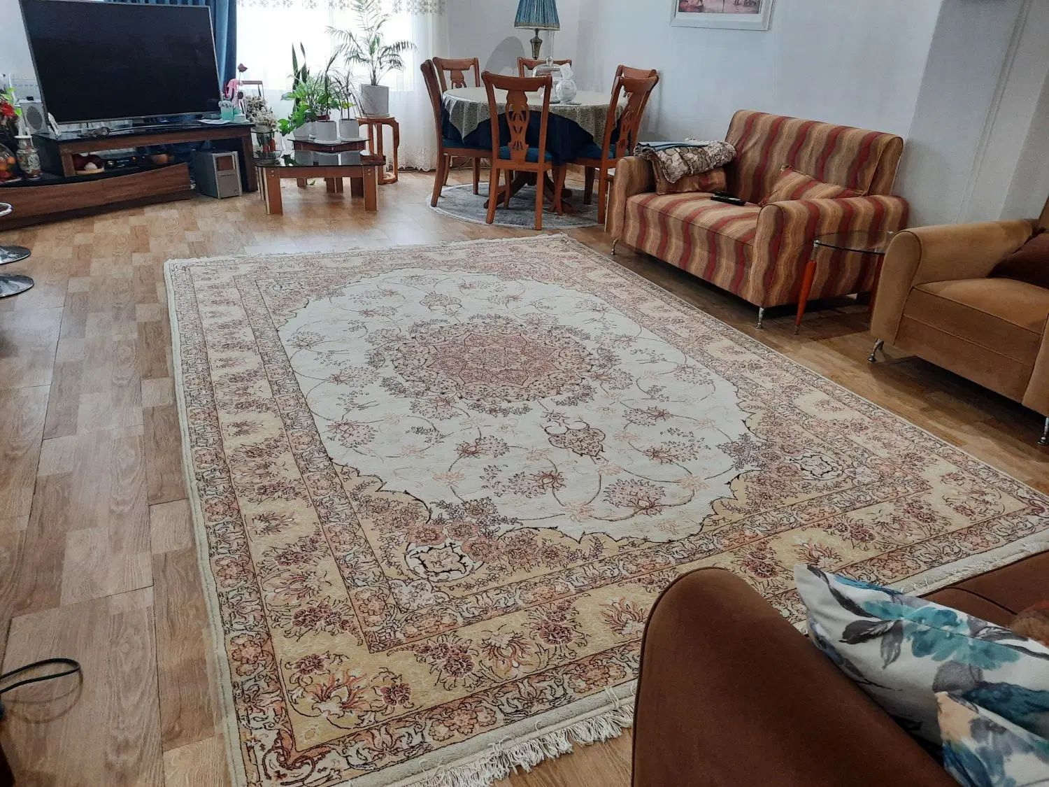 فروش‌دوعدد‌فرش‌ماشینی‌.۶‌و۹‌متری|فرش|رشت, استادسرا|دیوار