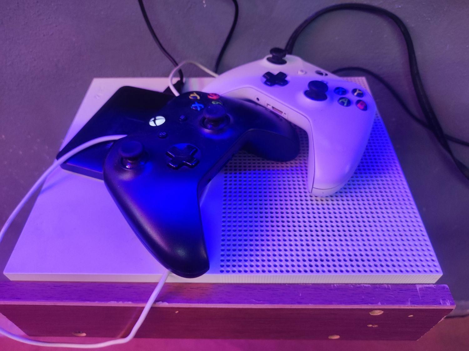 Xbox one s با 18 بازی روز|کنسول، بازی ویدئویی و آنلاین|تهران, قیام‌دشت|دیوار