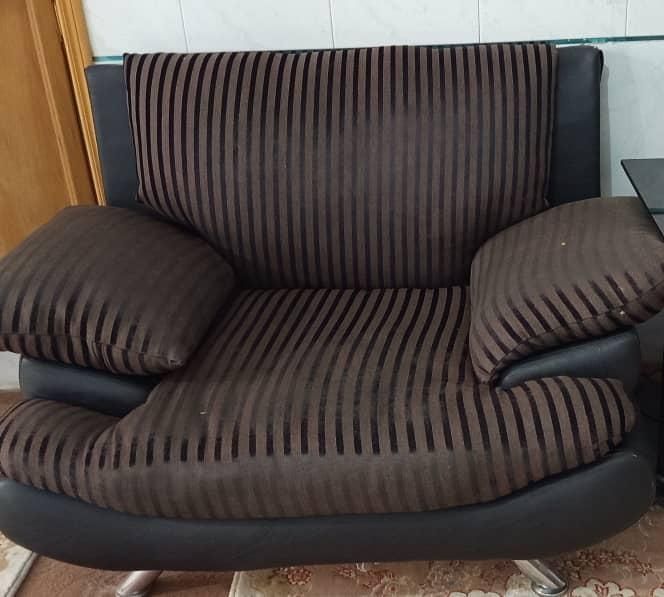 دو عدد مبل تک نفره راحتی|مبلمان خانگی و میز عسلی|اصفهان, خوراسگان|دیوار