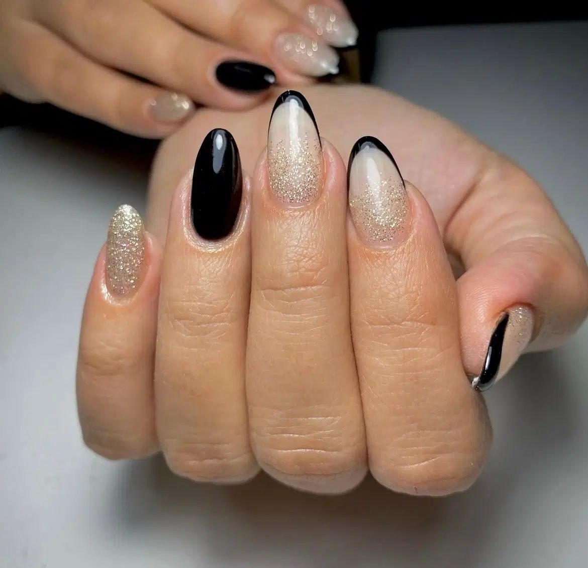 کاشت و طراحی حرفه ای ناخن تخفیف ویژه مشتری اول|خدمات آرایشگری و زیبایی|مشهد, وکیل‌آباد|دیوار