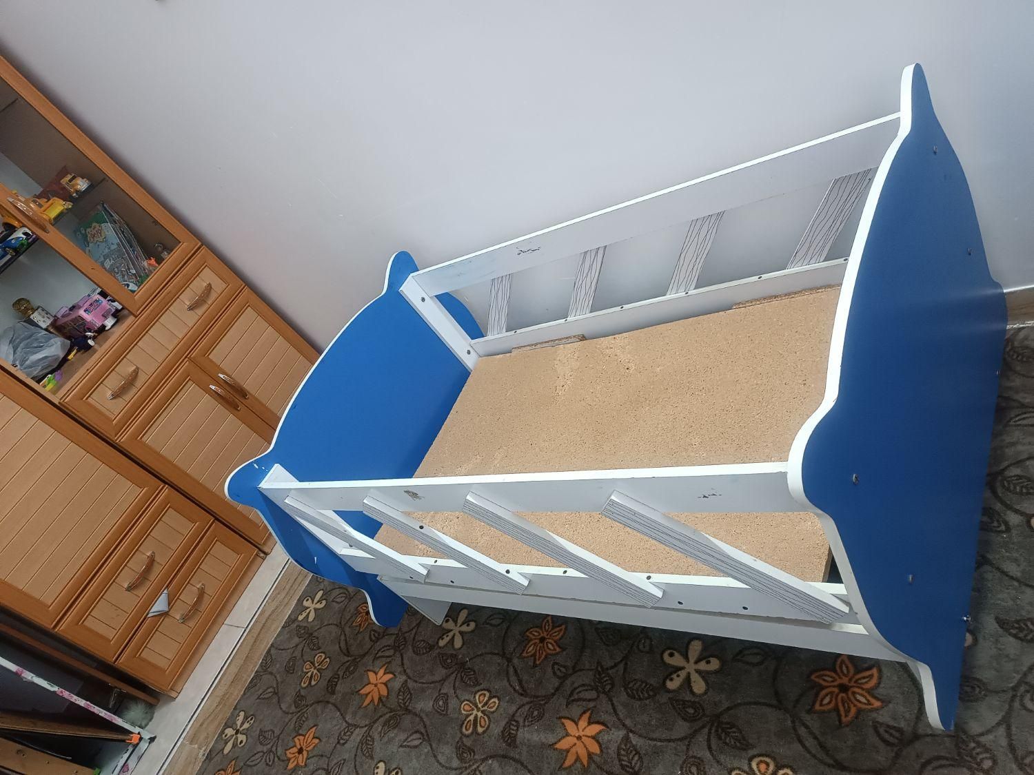 تخت گهواره ای|تخت و صندلی بچه|بم, |دیوار